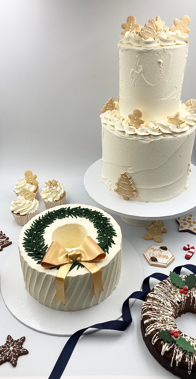 Christmas themed wedding cakes and brownies